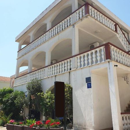 Apartments Bozica Vir Buitenkant foto